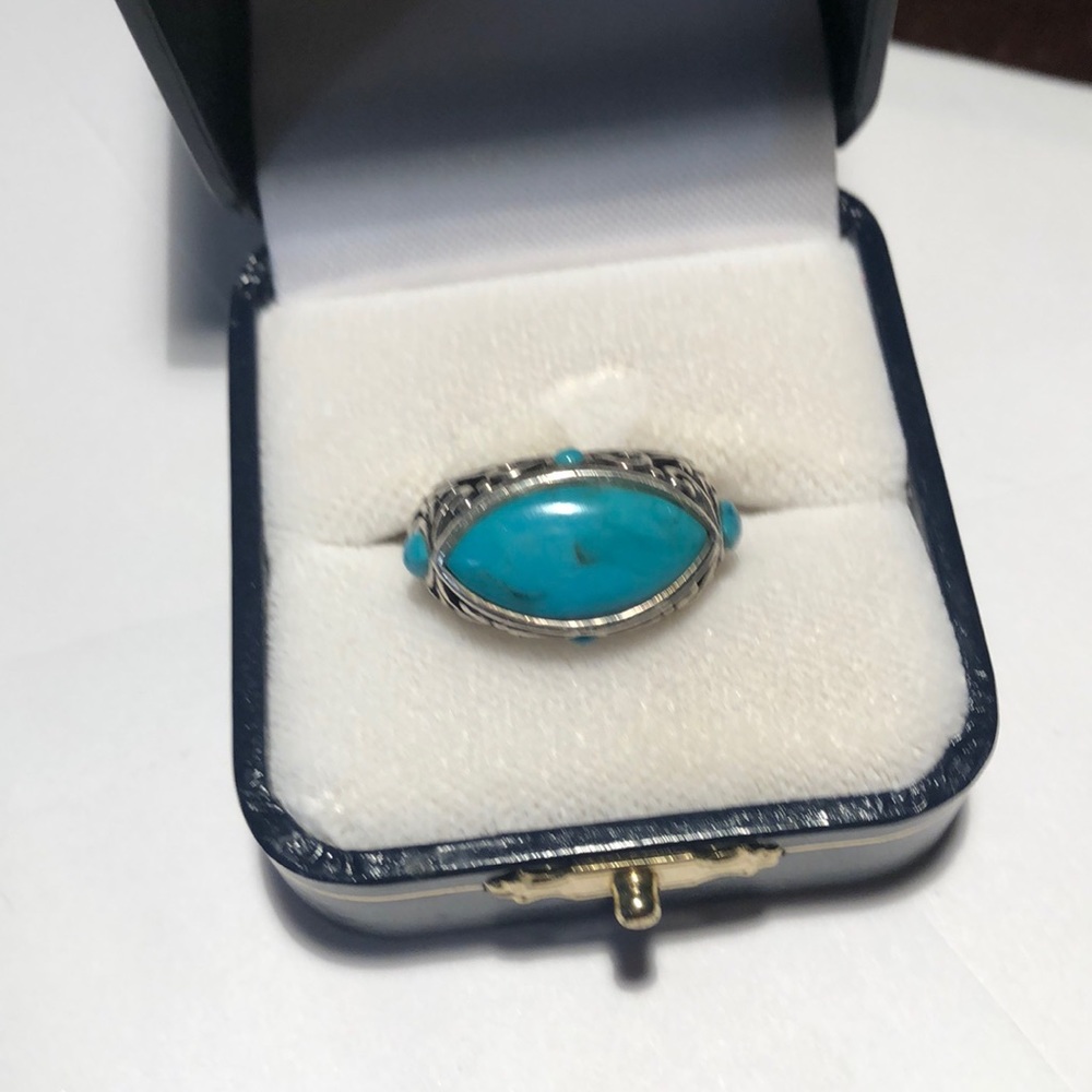Costume jewels ring